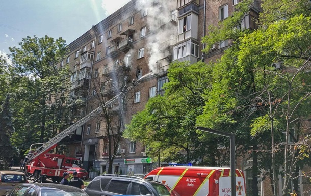 В центре Киева горит многоэтажка
