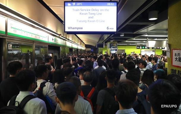 Протестувальники в Гонконзі порушили роботу поїздів