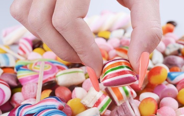 Дослідження: екрани смартфонів можуть викликати жагу до солодощів