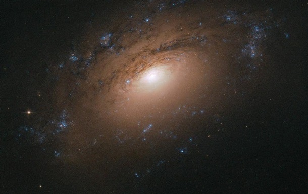 В Сети появилось фото молодой горячей галактики