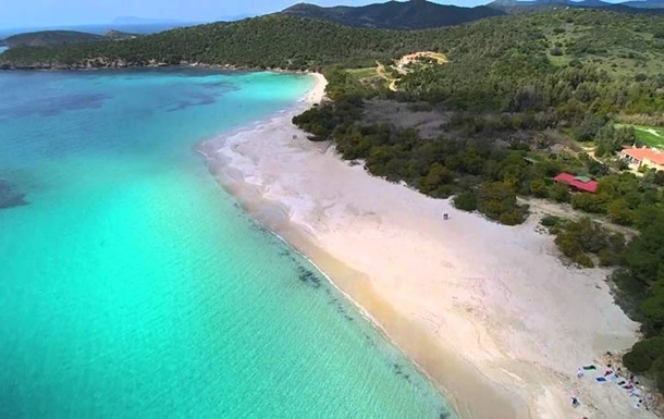 На пляжі Сардинії повернули 10 тонн піску, вкраденого туристами