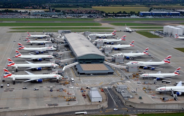 Аеропорт Лондона скасував понад 170 рейсів