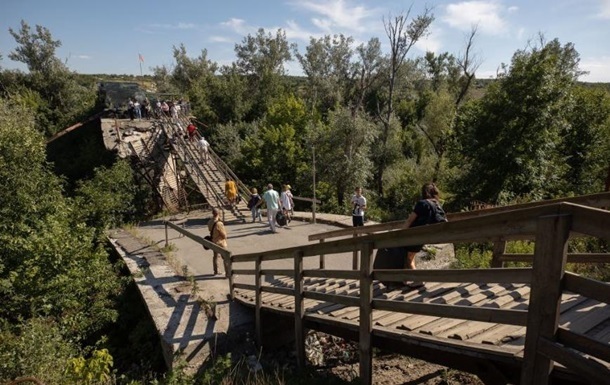 В Станице Луганской не могут начать ремонт моста