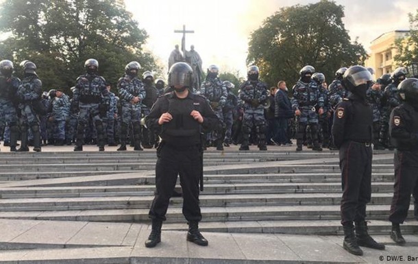 Протести у Росії: затримано 325 мітингарів