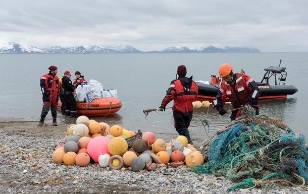 Дослідник: Пластиковим сміттям завалена навіть Арктика