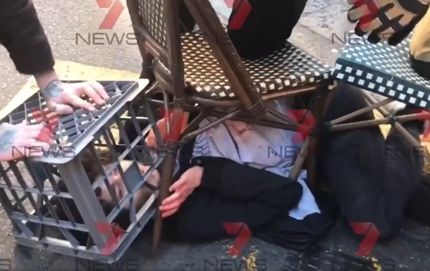 В центре Сиднея мужчина с криком  Аллаху акбар  зарезал женщину