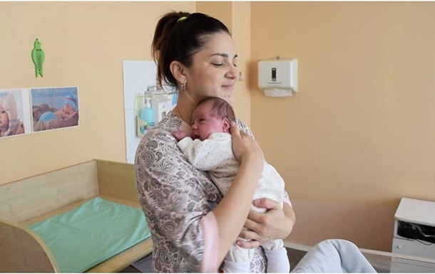 У Казахстані жінка народила двох дітей з різницею у два місяці