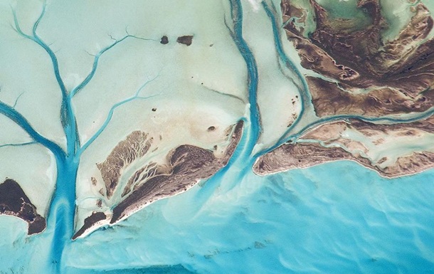 Багамські острови зняли з космосу
