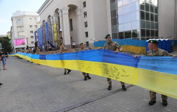 У Херсоні створили рекордний український прапор