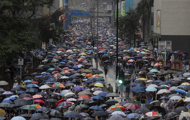 У Гонконгу відновилися протести після нічних сутичок
