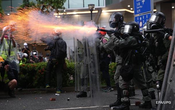 Полиция применила оружие на протестах в Гонконге