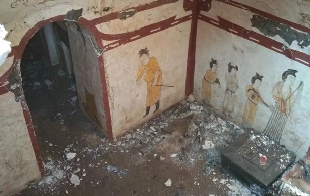 У Китаї на дитячому майданчику розкопали стародавню гробницю