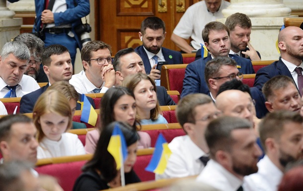 Первое заседание новой Рады завершилось