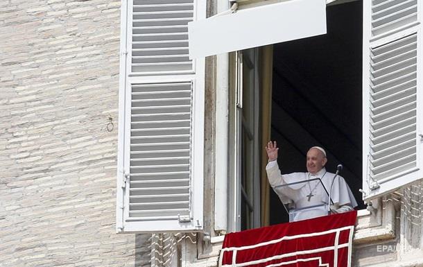 Папа Римський у Ватикані застряг у ліфті на 25 хвилин