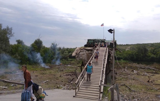 У  ЛНР  заявили про демонтаж укріплень біля мосту в Станиці Луганській