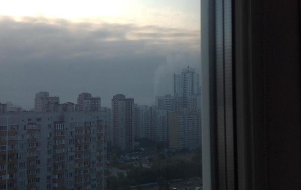 В Киеве районы Позняков и Осокорков затянуло дымом