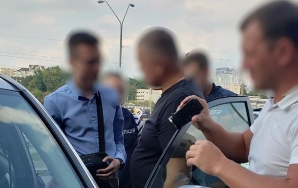 У Полтаві на хабарі затримали голову обласної митниці