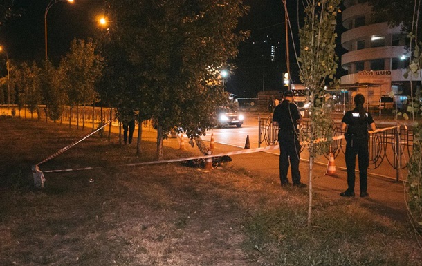 У Києві побитий чоловік попросив у перехожих сигарету і помер