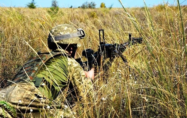 На Донбассе девять обстрелов, ранен военный