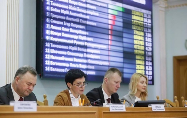 Заступники голови ЦВК отримали по півмільйона гривень зарплати в серпні