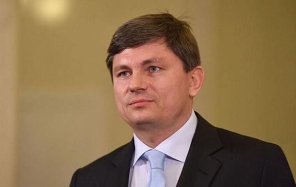 Зеленський позбавив дипрангів двох нардепів із партії Порошенка