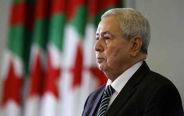 Президентські вибори в Алжирі призначені на 12 грудня