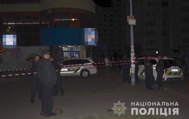 В Киеве напали на полицейского, он открыл огонь