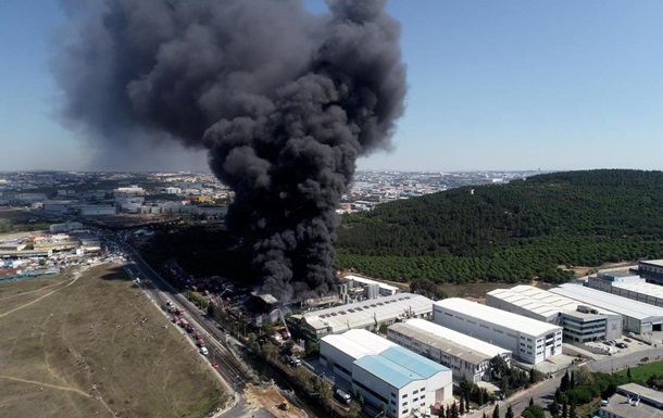 В Стамбуле при пожаре пострадали семь человек
