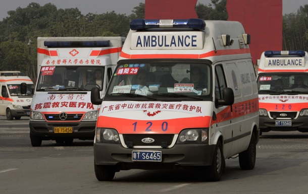 У Китаї вантажівка в їхала у натовп пішоходів, не менше 10 загиблих