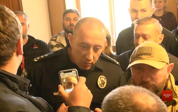 Во Львове требовали отставки главного полицейского области