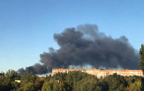 Вибухи в Донецьку: сепаратисти заявляють, що горить завод