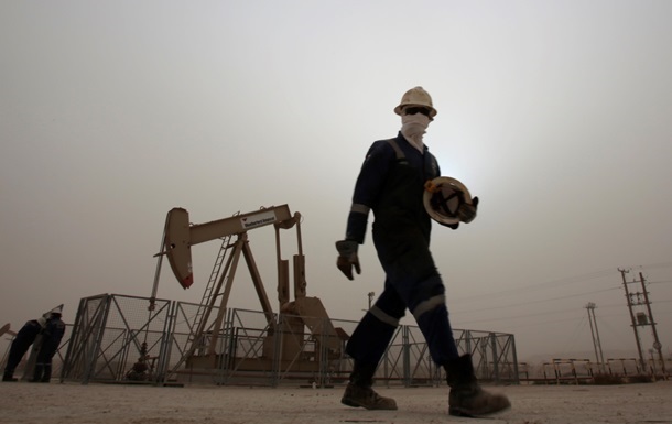 Цены на нефть упали ниже 62 долларов