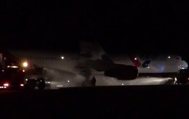 В РФ самолет совершил аварийную посадку: почти 50 пострадавших