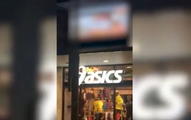 В Окленді магазин транслював порно