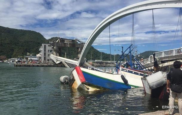 На Тайвані впав міст у порту: 10 постраждалих