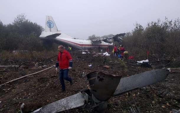 Появились фото с места падения самолета
