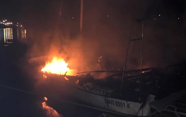 Под Одессой сгорела яхта депутата