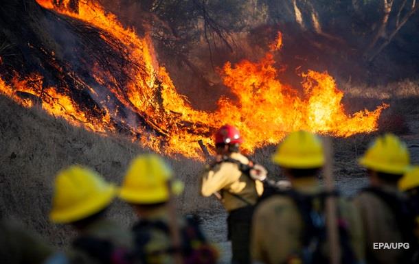 У Каліфорнії через лісові пожежі евакуювали понад 100 тисяч людей