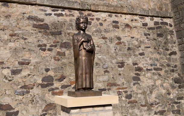 У Бельгії відкрили пам ятник Анні Ярославні