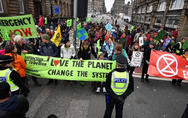 У Лондоні припинилися мітинги екоактивістів після заборони поліції
