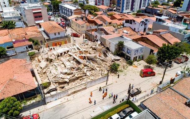 У Бразилії впав семиповерховий житловий будинок