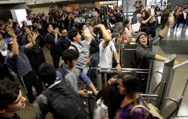 У Чилі оголосили надзвичайний стан після сутичок через подорожчання метро