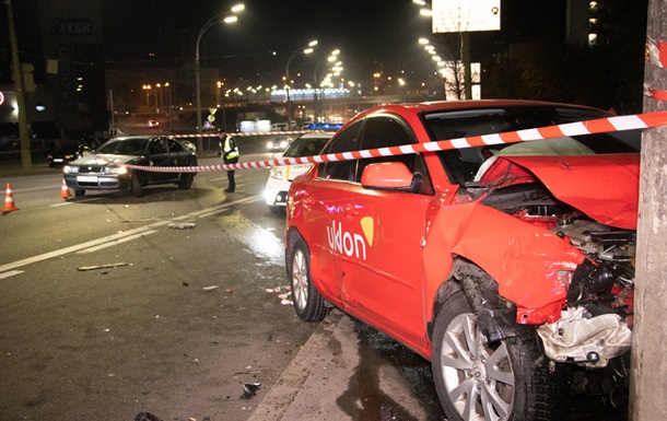 В Киеве столкнулись два такси, есть пострадавшие