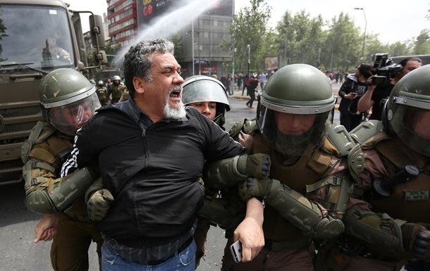 Число жертв протестов в Чили выросло до десяти человек