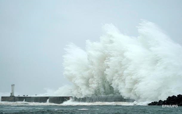 На Японію насуваються два нових тайфуни