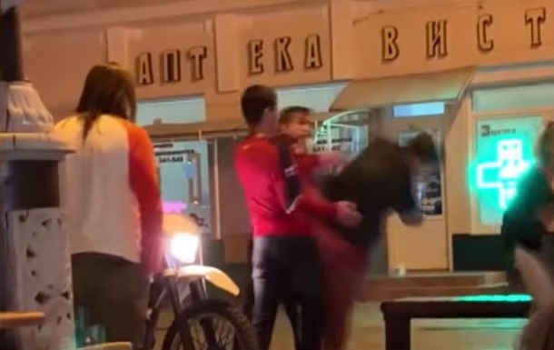 У Криму чеченський мотоцикліст побив журналіста через зауваження