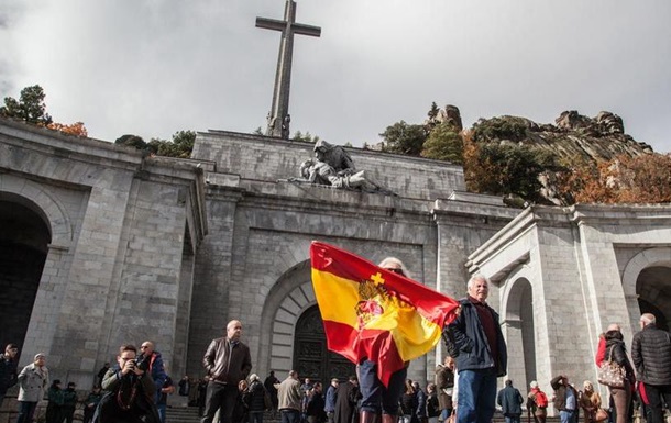 Останки колишнього диктатора Іспанії Франко перепоховають 24 жовтня