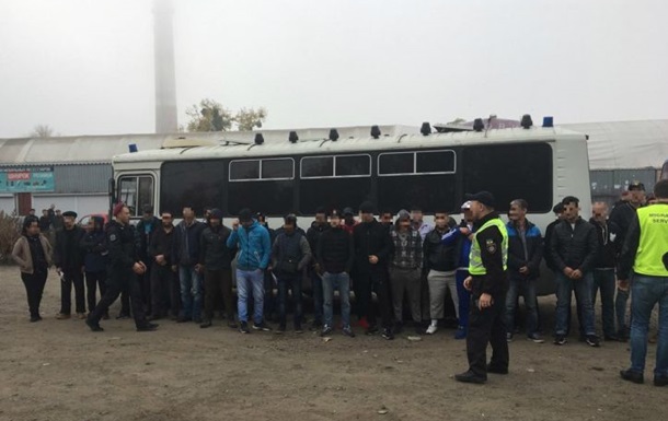 На рынке в Киеве задержали 17 нелегальных мигрантов