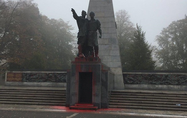 У Чехії осквернили радянський пам ятник