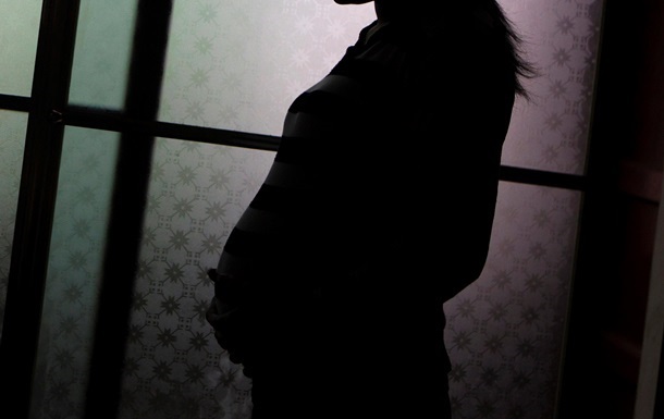 На Миколаївщині 13-річна дівчинка завагітніла від вітчима